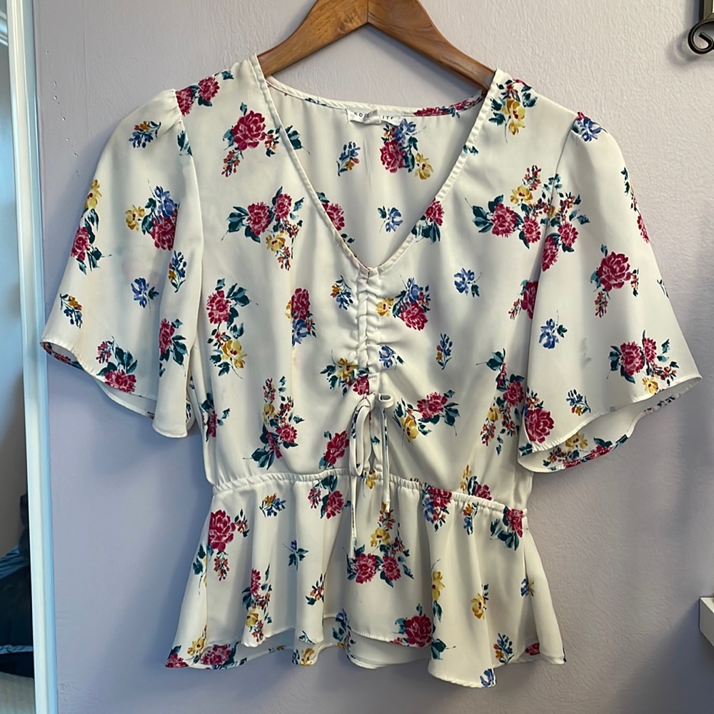🛍️ 5 for $25 🛍️ Floral sheer top